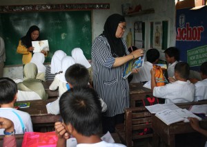 IMG_8543 Teachers hand out new books donated by The Asia Foundation to their students at Datu Saber Elementary School.