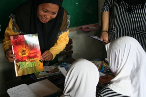IMG_8550 Teachers hand out new books donated by The Asia Foundation to their students at Datu Saber Elementary School.