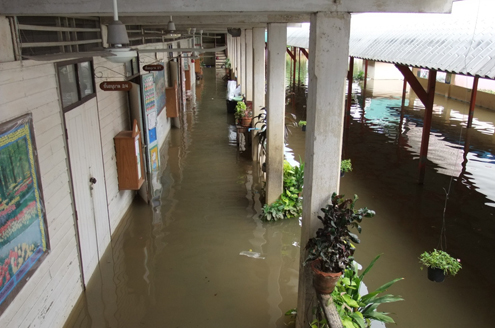 Schoolfloods2 Flood-damaged schools in Thailand