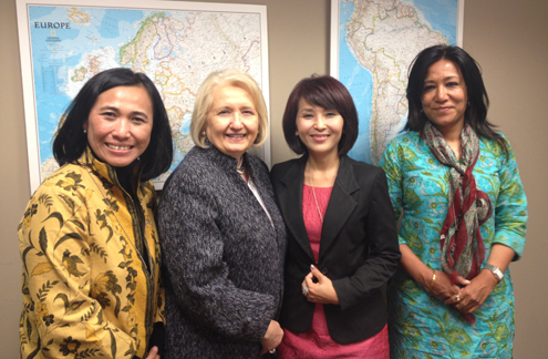 AsianPerspectivesAmbVerneer Amb. Melanne Verveer meets with panelists at the Asian Perspectives event in D.C.