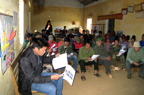 VietnamStoveTraining Training local H'mong community to use more efficient stoves.