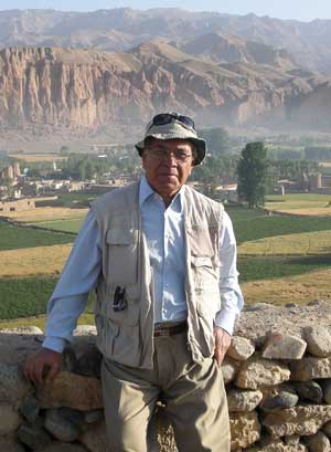 Professor Tarzi with a backdrop of the Bamiyan cliff.