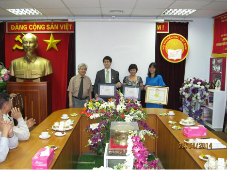 Foundation staff members received medals and certificate of merit from VAEP presented by Prof. Dr. Pham Tat Dong, Vice President and General Secretary of VAEP on April 22, 2014 in Hanoi.