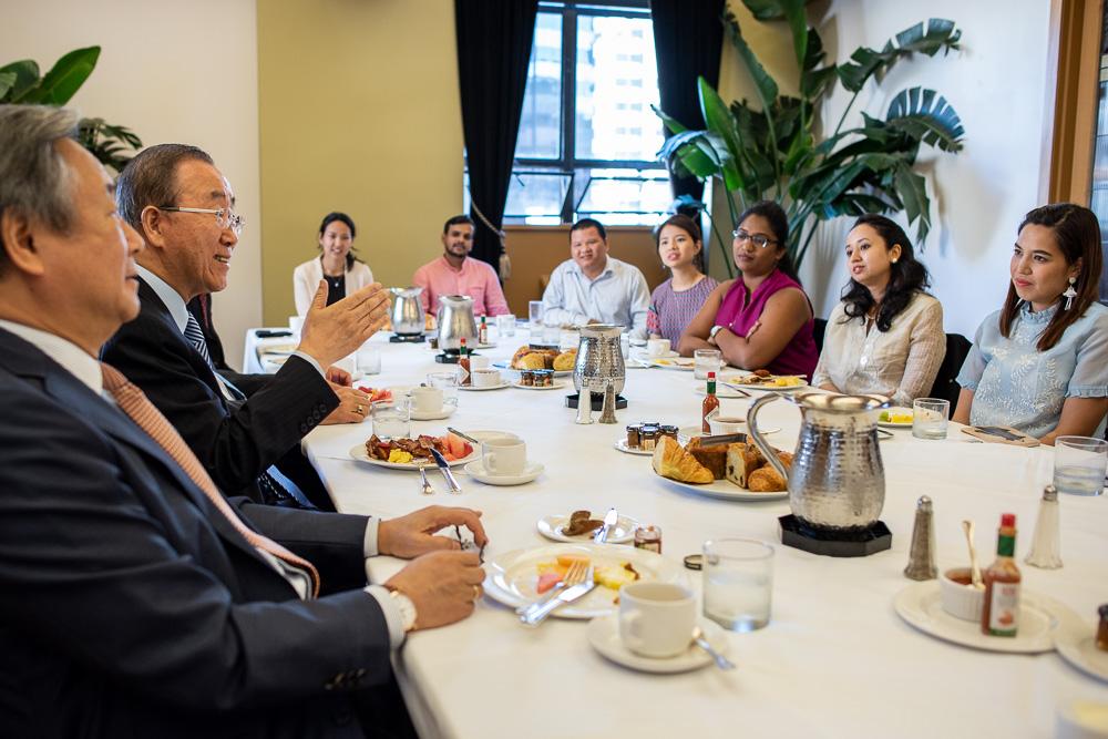 Ban Ki-moon speaks with Development fellows over breakfast.