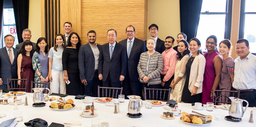 Asia Foundation Development Fellows, David Arnold and Ban Ki-moon gather for photo behind large dining table