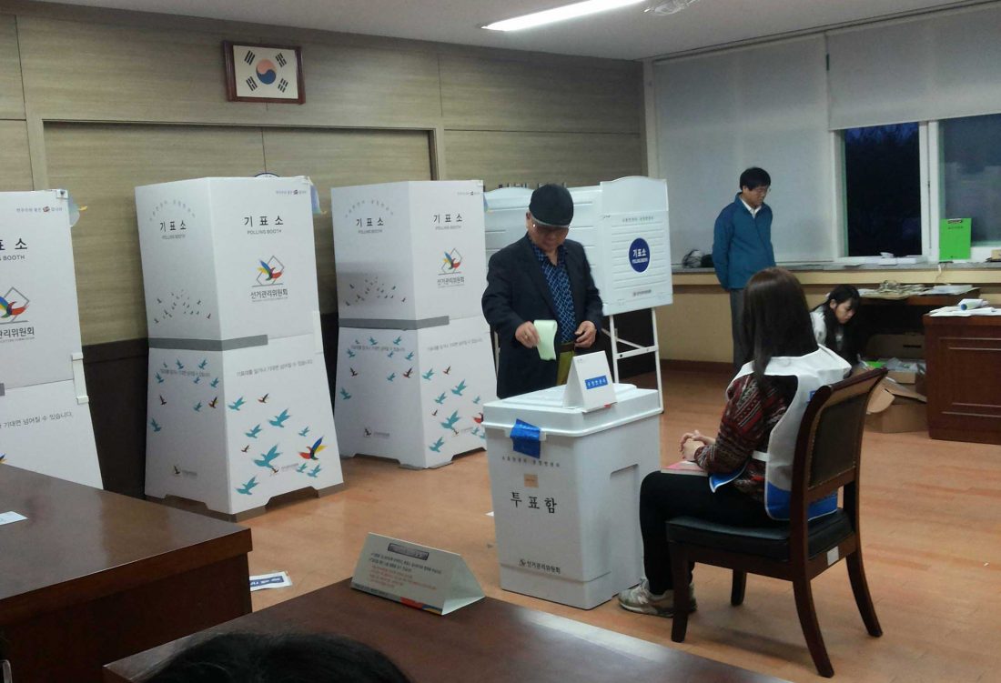 Koreans cast their ballots in April 13 Parliamentary elections. Photo/Tim Meisburger