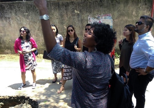 Iromi Perera leads the current cohort of development fellows on an urban governance tour of Colombo during the 2018 Workshop on Asian Development in Sri Lanka.