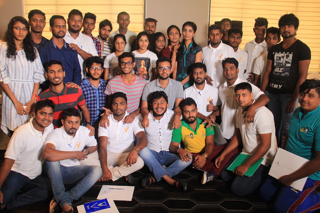 A group photo of students in Colombo.