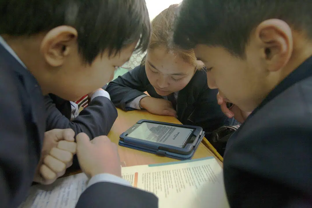students use tablet together