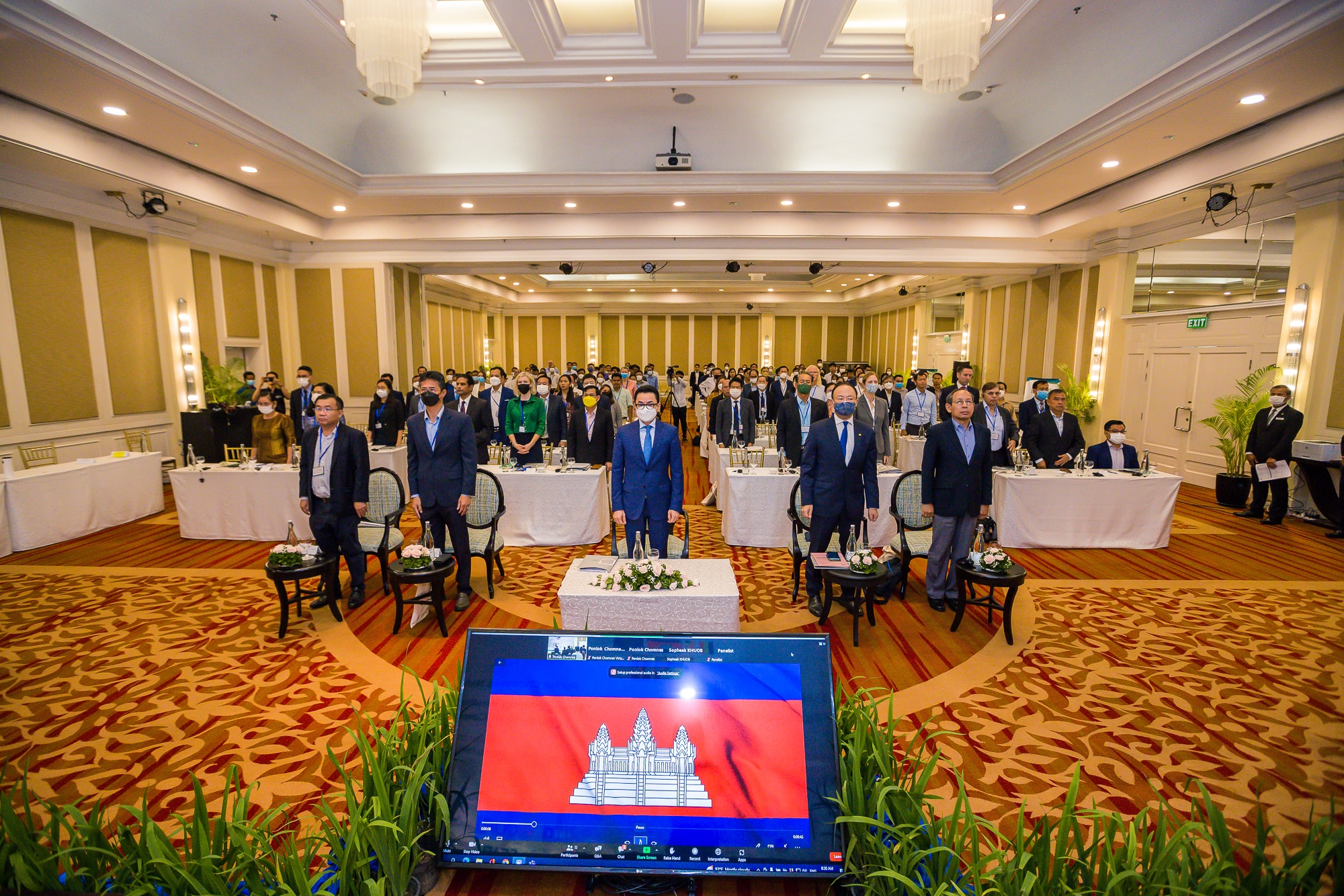 Participants at Ponlok Chomnes National Policy Forum