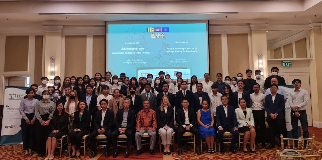 A group photo of the Ponlok Chomes Workshop on Knowledge the Knowledge Sector and Foreign Policy in Cambodia.
