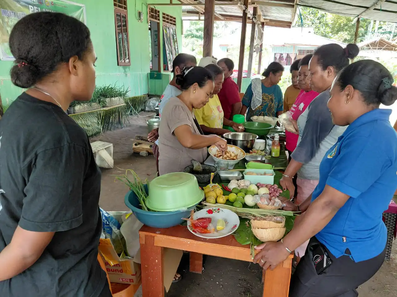 Local food-based gastronomy training at the village level, where participants practice processing local ingredients into menus that have nutritional and economic value, as an effort to encourage the sustainable use of surrounding resources (created by PKPRA – March  2026)