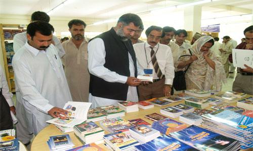 PKbooks5 Representatives from different institutions select books at a Books for Asia Book Fair.