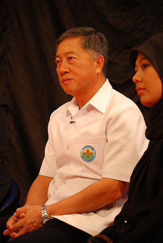 Inspector-General of the Ministry of Public Health MD Somchai Pinyopornpanich and Nasroh Sae debate on "Lets Talk Rights" over the right of nurses to wear the hijab in public hospitals. 