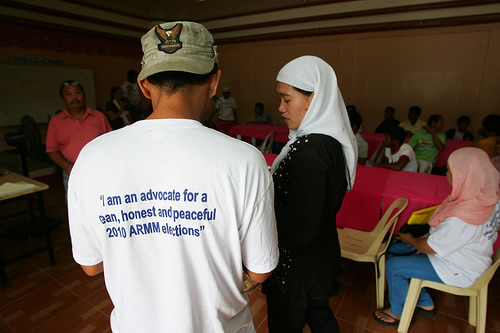 A group gathers in Mindanao for an Asia Foundation training workshop on mitigating election violence. Photo by Karl Grobl.