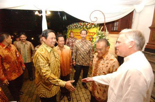 Terry Adamson meets Susilo Bambang Yudhoyono