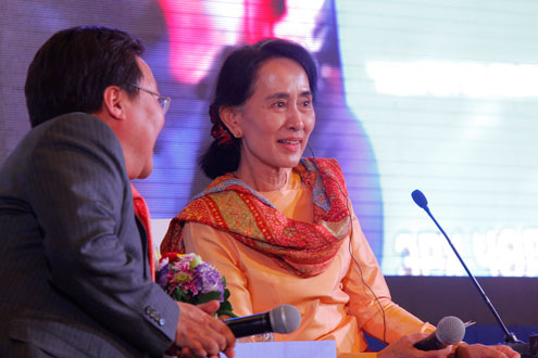 Daw Aung San Suu Kyi and Mongolian President Tsakhia Elbegdorj 