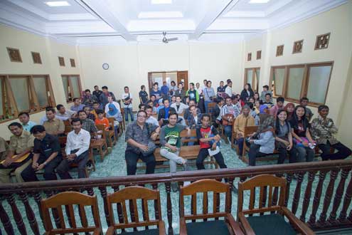 The Samarinda district court buzzing on the day of the July announcement. Photo: Armin Hari 